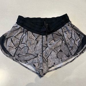 Lululemon hotty hot short